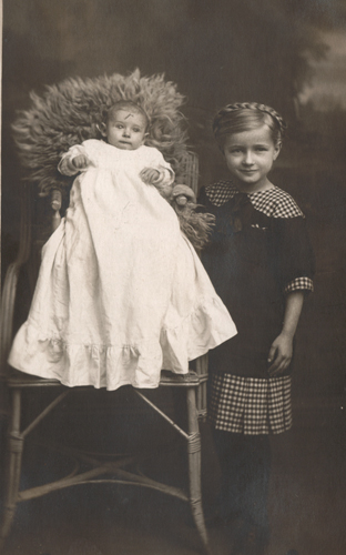 Mit Schwester Wally 1915